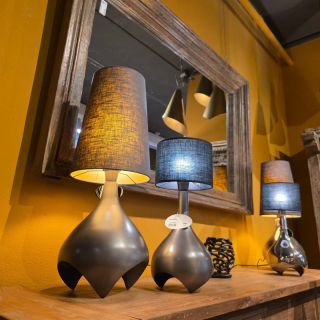 Zrcadla, která mají duši. Každý rám vypráví jiný příběh – od ručně vyřezávaných detailů až po drsné struktury teakového...